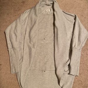 Aritzia Wilfred Diderot Cocoon Cardigan in good used condition (Size M).